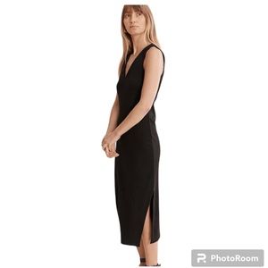 Everlane V neck minimalist midi dress size M